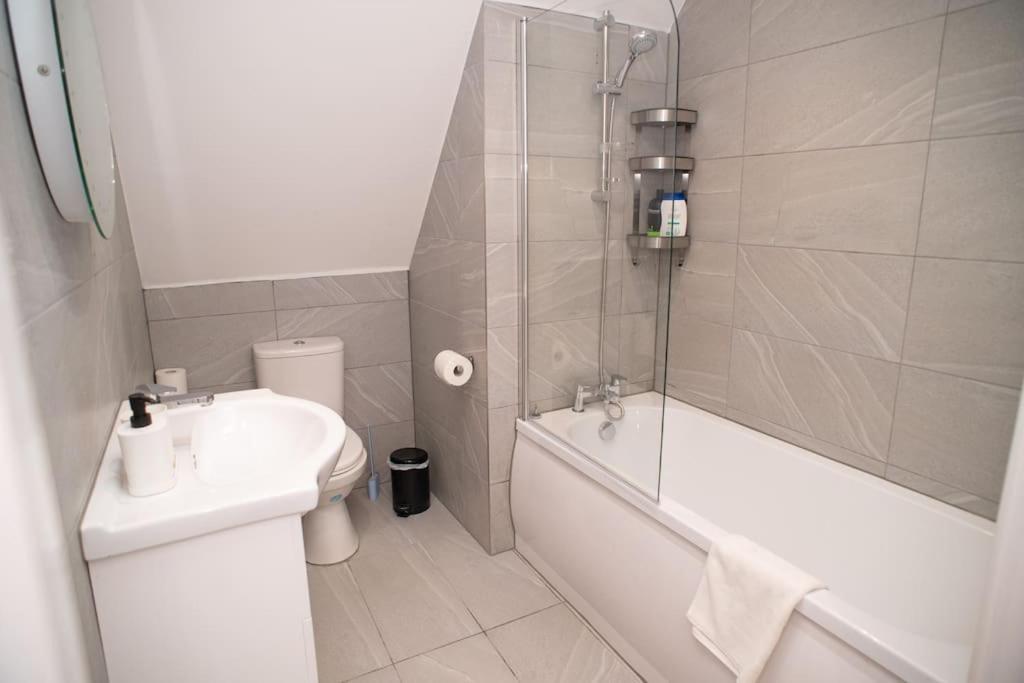 Rosey Lodge -1Bedroom Cousy Flat - Parking, Netflix, Wifi - Close To Blenheim Palace & Oxford - F5 Kidlington Kültér fotó