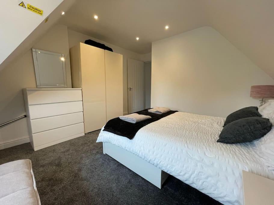Rosey Lodge -1Bedroom Cousy Flat - Parking, Netflix, Wifi - Close To Blenheim Palace & Oxford - F5 Kidlington Kültér fotó