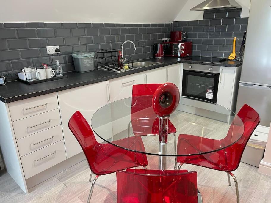 Rosey Lodge -1Bedroom Cousy Flat - Parking, Netflix, Wifi - Close To Blenheim Palace & Oxford - F5 Kidlington Kültér fotó