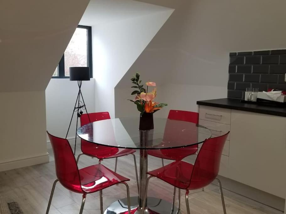 Rosey Lodge -1Bedroom Cousy Flat - Parking, Netflix, Wifi - Close To Blenheim Palace & Oxford - F5 Kidlington Kültér fotó