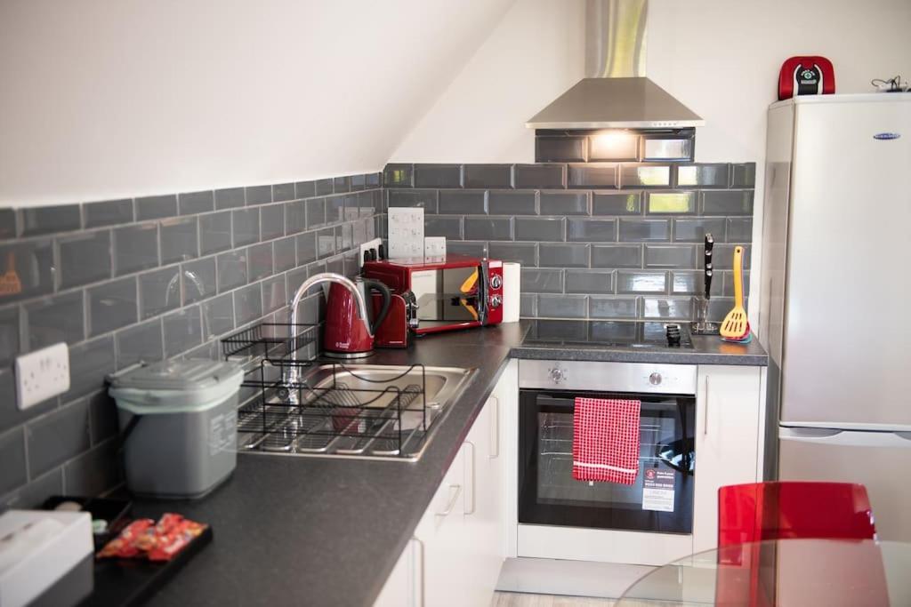 Rosey Lodge -1Bedroom Cousy Flat - Parking, Netflix, Wifi - Close To Blenheim Palace & Oxford - F5 Kidlington Kültér fotó