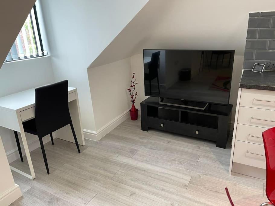 Rosey Lodge -1Bedroom Cousy Flat - Parking, Netflix, Wifi - Close To Blenheim Palace & Oxford - F5 Kidlington Kültér fotó