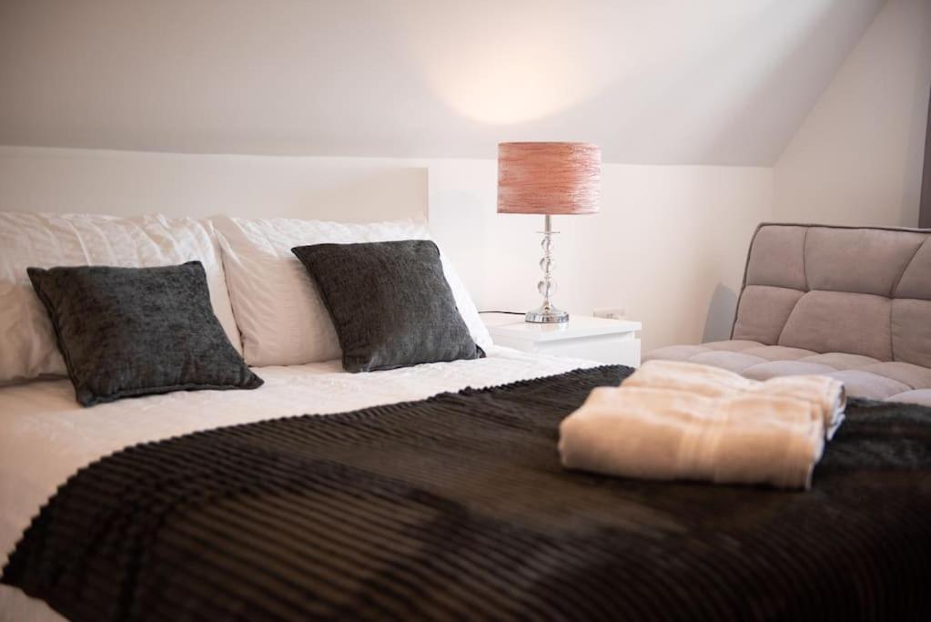 Rosey Lodge -1Bedroom Cousy Flat - Parking, Netflix, Wifi - Close To Blenheim Palace & Oxford - F5 Kidlington Kültér fotó
