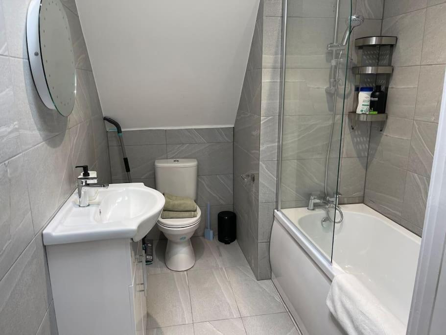 Rosey Lodge -1Bedroom Cousy Flat - Parking, Netflix, Wifi - Close To Blenheim Palace & Oxford - F5 Kidlington Kültér fotó