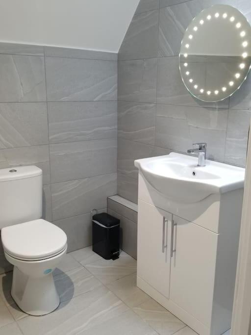 Rosey Lodge -1Bedroom Cousy Flat - Parking, Netflix, Wifi - Close To Blenheim Palace & Oxford - F5 Kidlington Kültér fotó