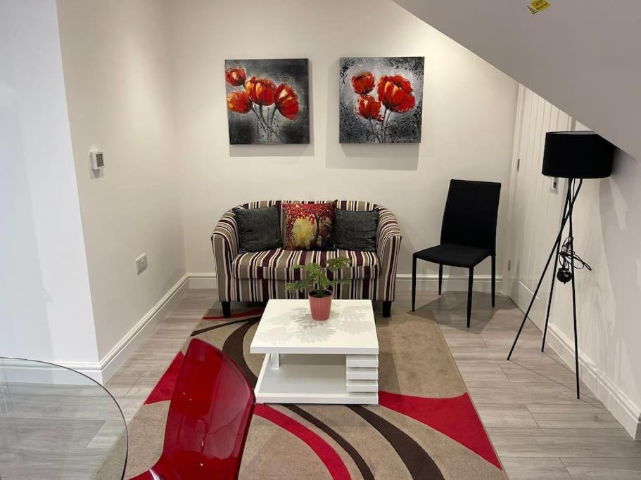 Rosey Lodge -1Bedroom Cousy Flat - Parking, Netflix, Wifi - Close To Blenheim Palace & Oxford - F5 Kidlington Kültér fotó